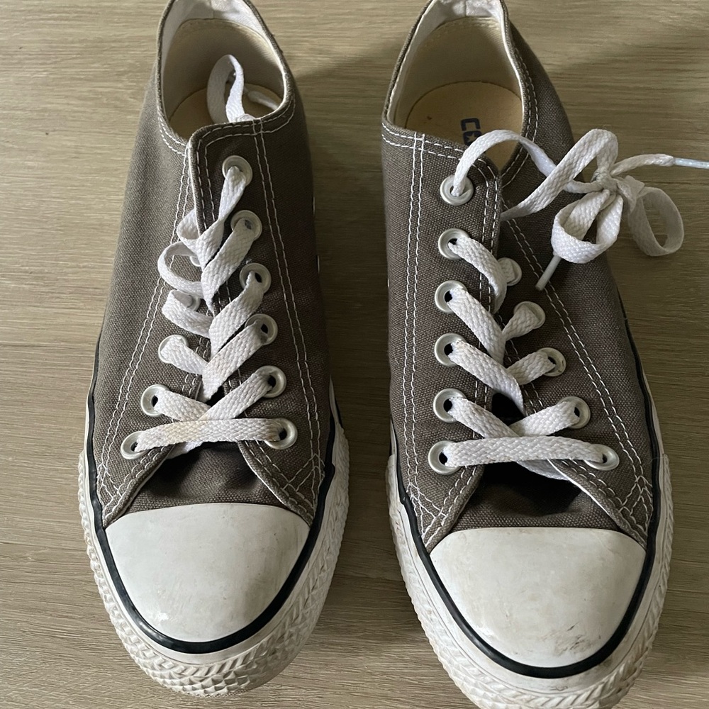 Grey converse women’s size 8